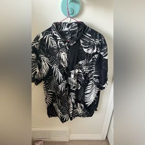 George Men’s black and white Hawaiian print shirt, size XL